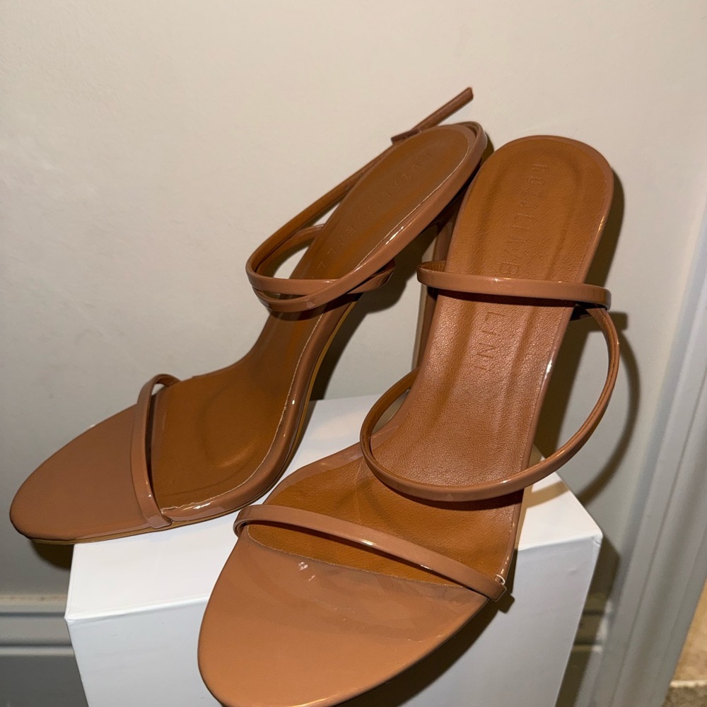 Chic Tan Strappy Heels